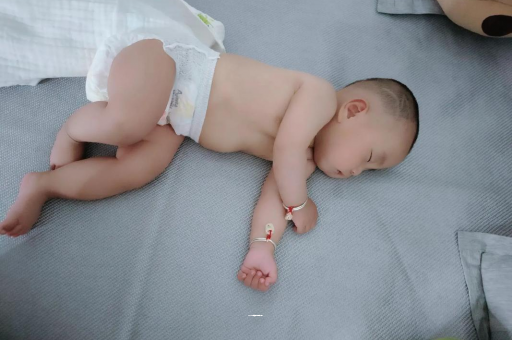 娄底几个月宝宝会抬头
